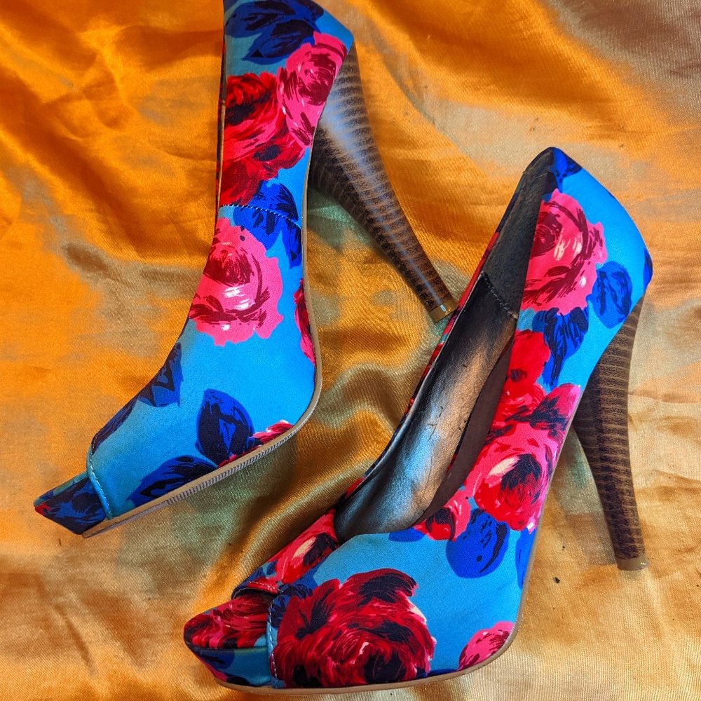 Blue Open Toe Pumps with Pink Flowers and Faux Wood Heel Steve Madden